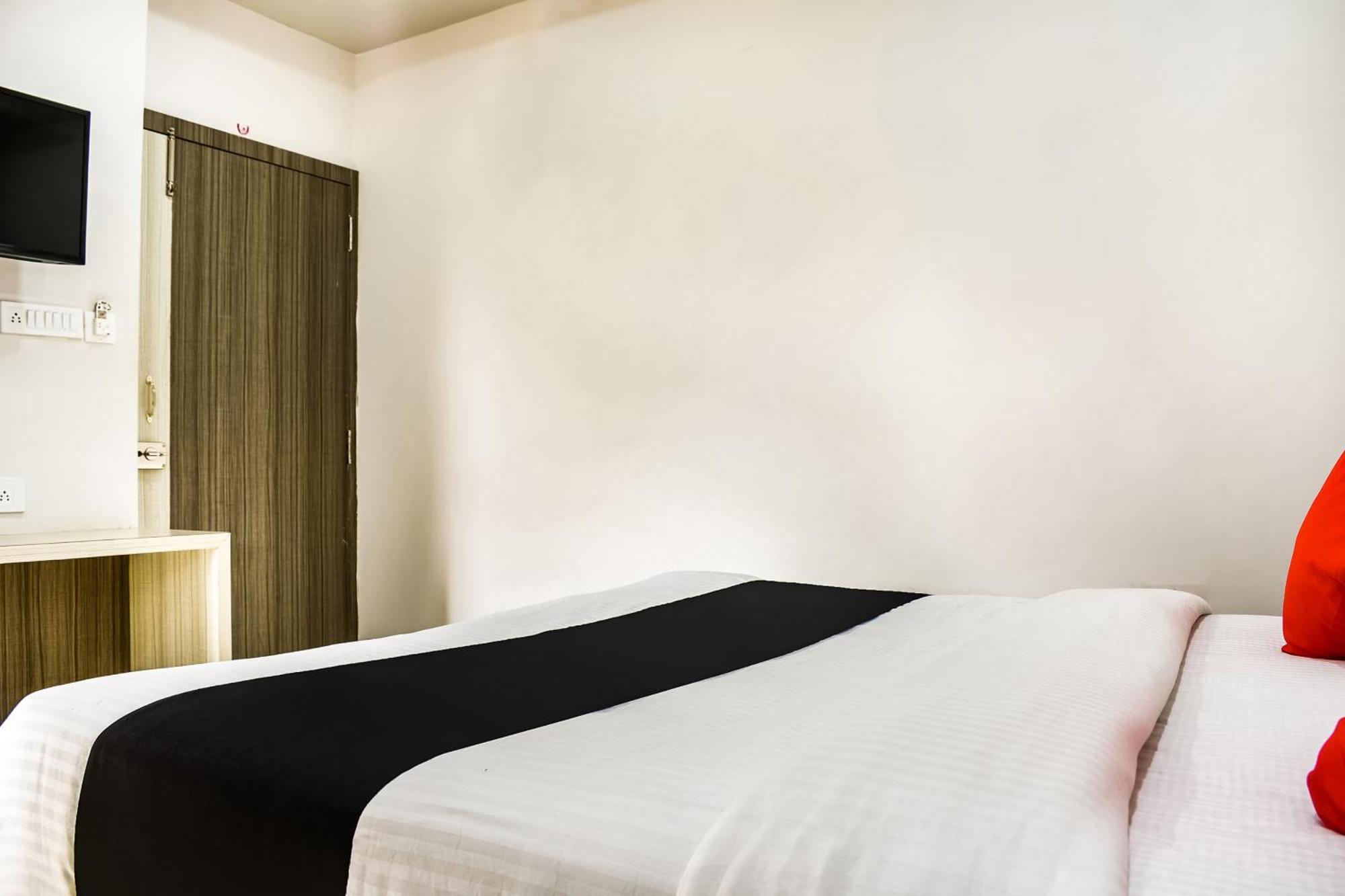 Capital O Jai Adisson Hotel Cuttack Exterior foto