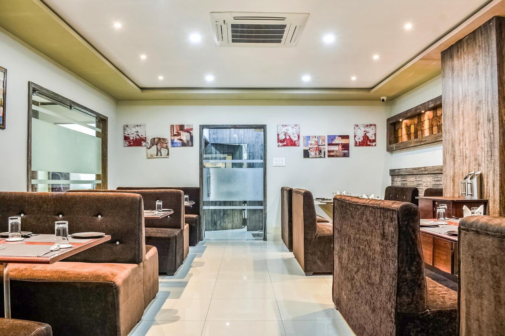 Capital O Jai Adisson Hotel Cuttack Exterior foto